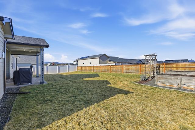 15 E E 12th St, Deer Park, WA 99006