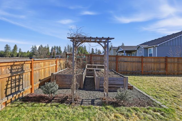 15 E E 12th St, Deer Park, WA 99006