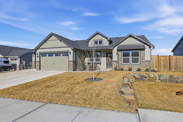 15 E E 12th St, Deer Park, WA 99006