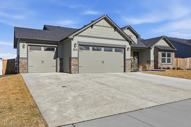 15 E E 12th St, Deer Park, WA 99006