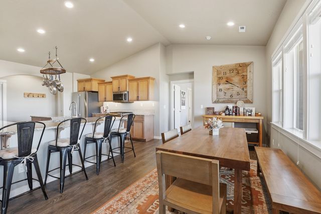 15 E E 12th St, Deer Park, WA 99006