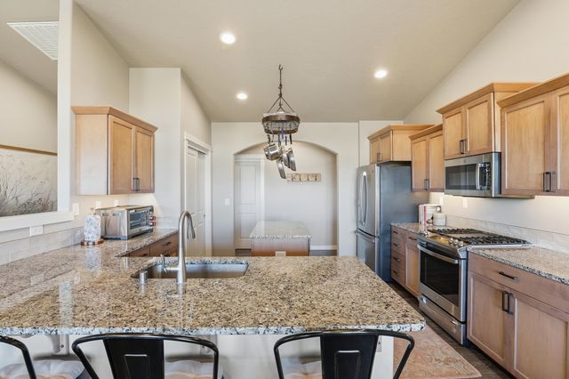 15 E E 12th St, Deer Park, WA 99006