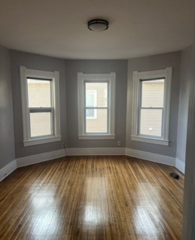 42 Hall St, Springfield, MA 01108