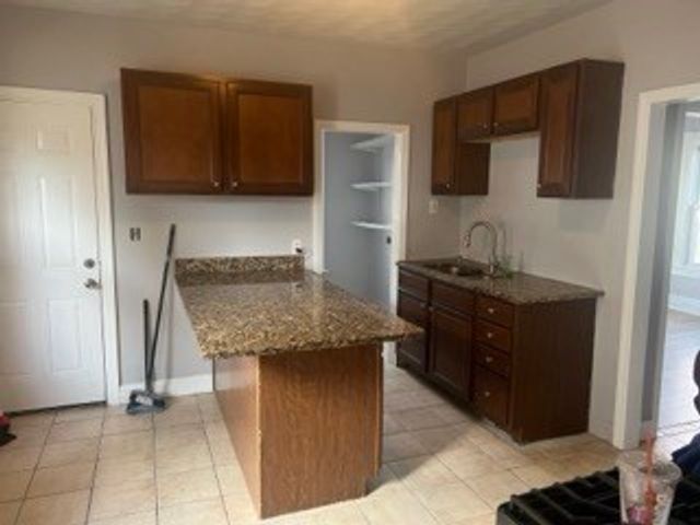 42 Hall St, Springfield, MA 01108