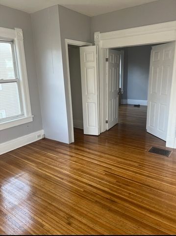 42 Hall St, Springfield, MA 01108