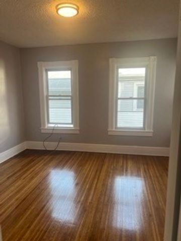 42 Hall St, Springfield, MA 01108