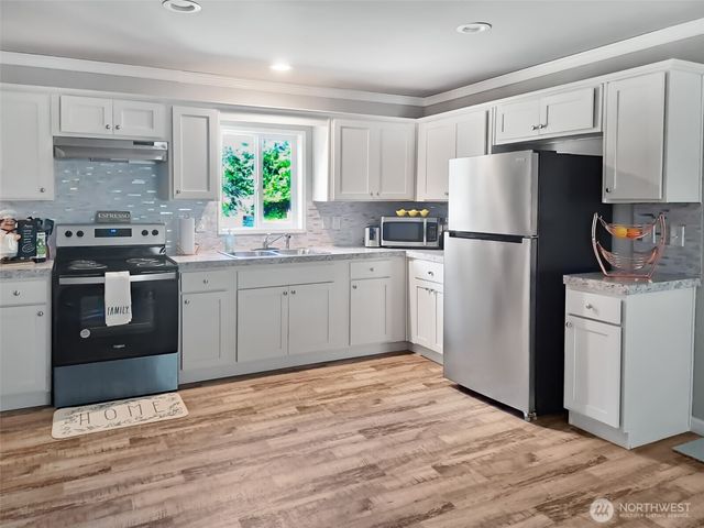 6240 Azure Way, Maple Falls, WA 98266