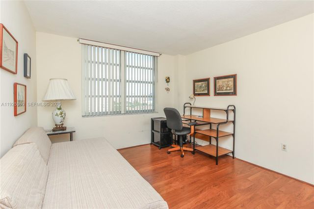 2780 NE 183rd St 901, Aventura, FL 33160