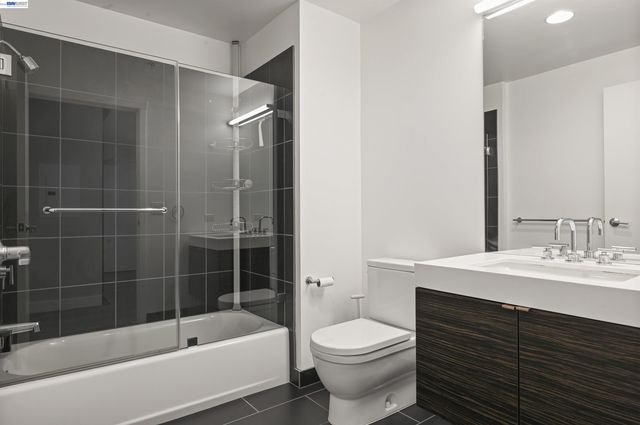 1688 Pine St W506, San Francisco, CA 94109