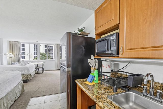 19201 Collins Avenue 223, Sunny Isles Beach, FL 33160