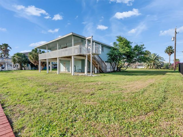 3813 Tradewinds Drive, Galveston, TX 77554