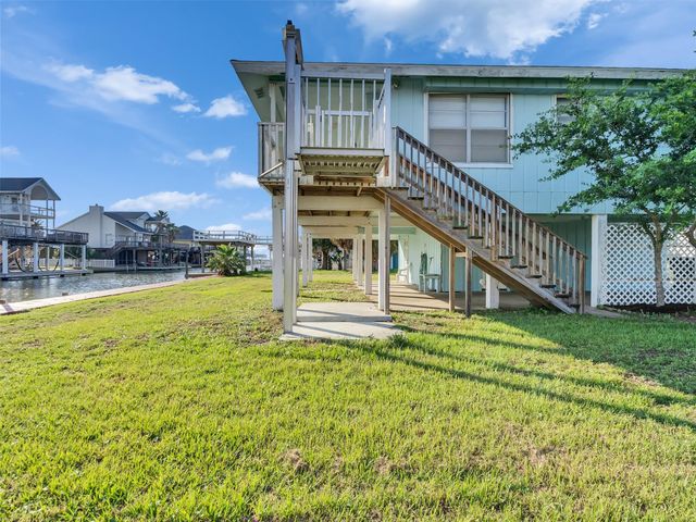 3813 Tradewinds Drive, Galveston, TX 77554