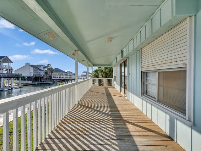 3813 Tradewinds Drive, Galveston, TX 77554