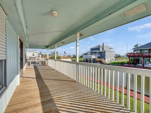 3813 Tradewinds Drive, Galveston, TX 77554