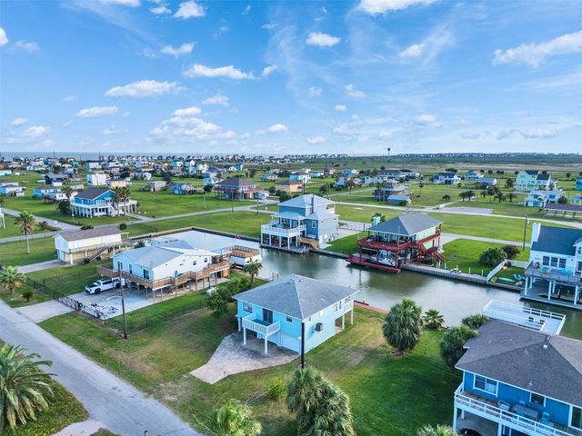 3813 Tradewinds Drive, Galveston, TX 77554