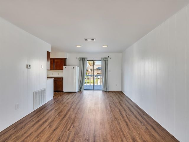 3813 Tradewinds Drive, Galveston, TX 77554