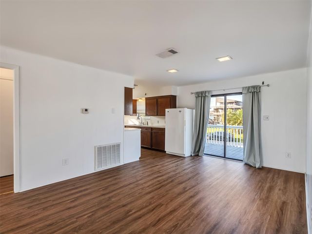 3813 Tradewinds Drive, Galveston, TX 77554
