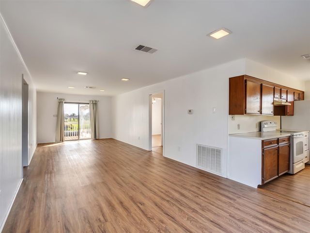 3813 Tradewinds Drive, Galveston, TX 77554