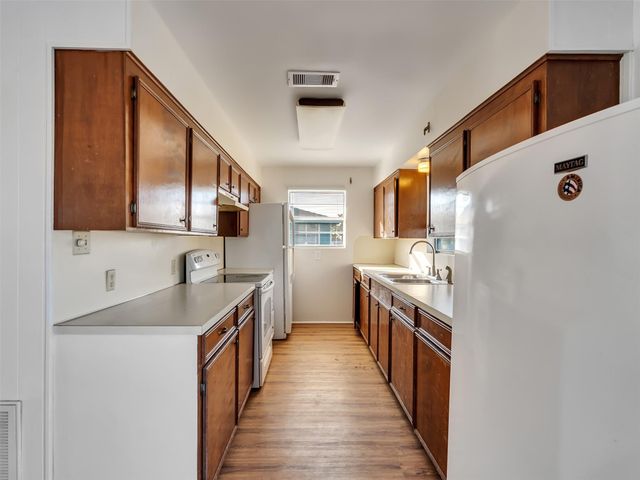 3813 Tradewinds Drive, Galveston, TX 77554