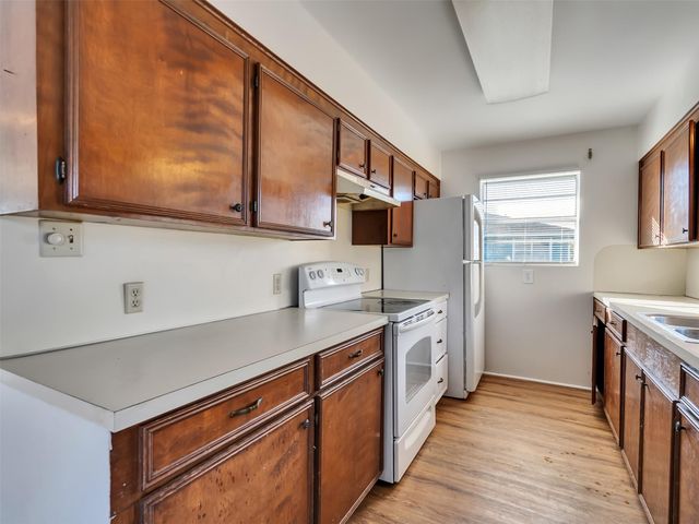 3813 Tradewinds Drive, Galveston, TX 77554