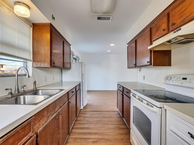 3813 Tradewinds Drive, Galveston, TX 77554