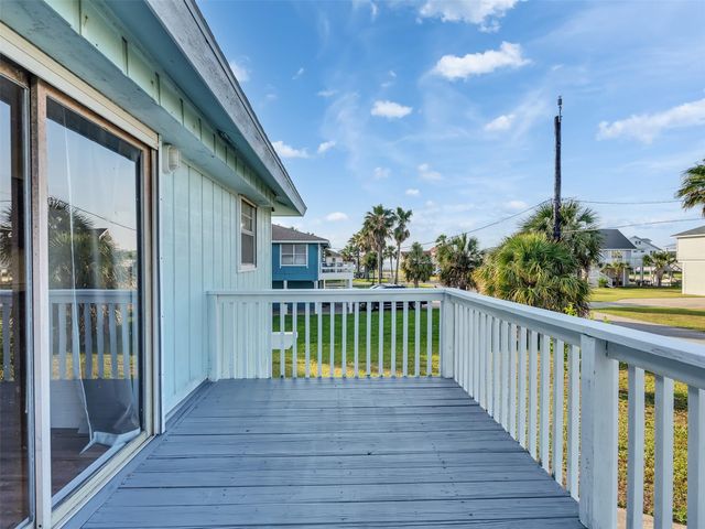 3813 Tradewinds Drive, Galveston, TX 77554