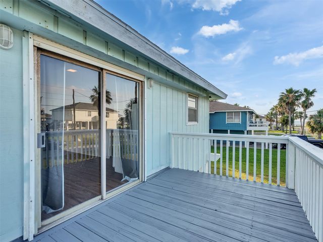 3813 Tradewinds Drive, Galveston, TX 77554