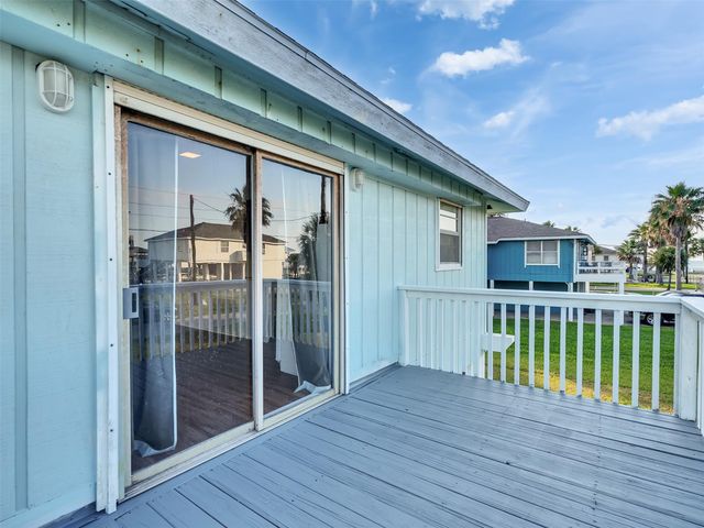 3813 Tradewinds Drive, Galveston, TX 77554