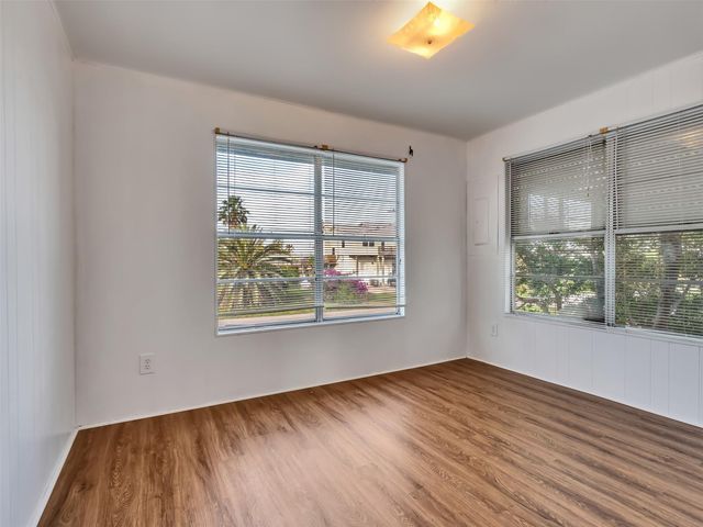3813 Tradewinds Drive, Galveston, TX 77554