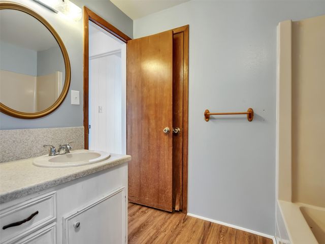 3813 Tradewinds Drive, Galveston, TX 77554