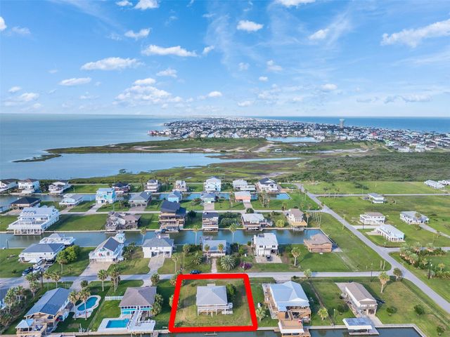 3813 Tradewinds Drive, Galveston, TX 77554