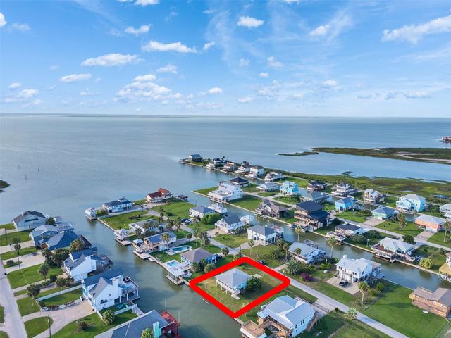 3813 Tradewinds Drive, Galveston, TX 77554