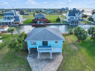 3813 Tradewinds Drive, Galveston, TX 77554