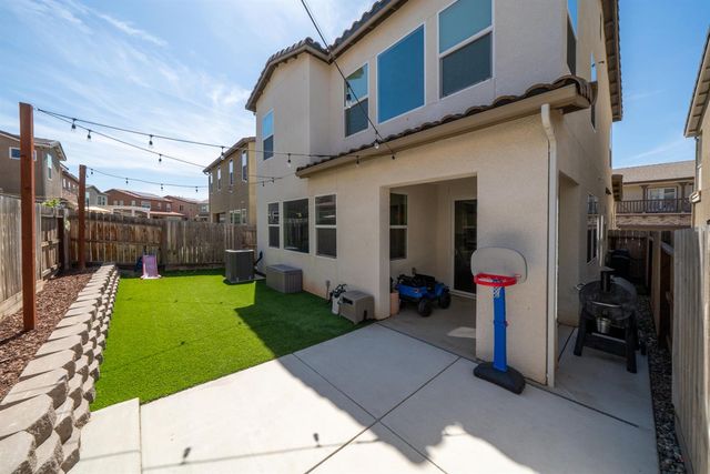 989 Moran Road W, Madera, CA 93636