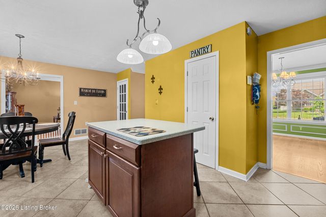 3812 Fieldside Cir, Louisville, KY 40299