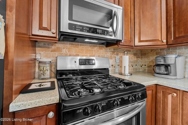 3812 Fieldside Cir, Louisville, KY 40299