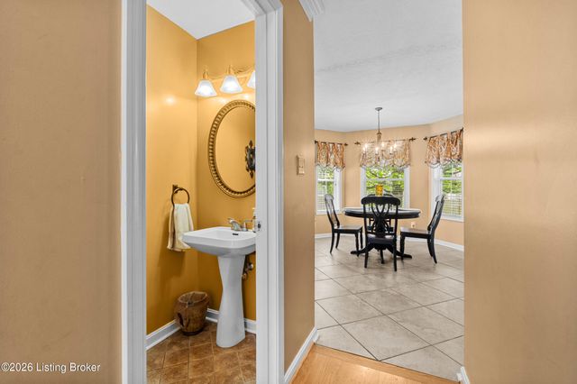 3812 Fieldside Cir, Louisville, KY 40299