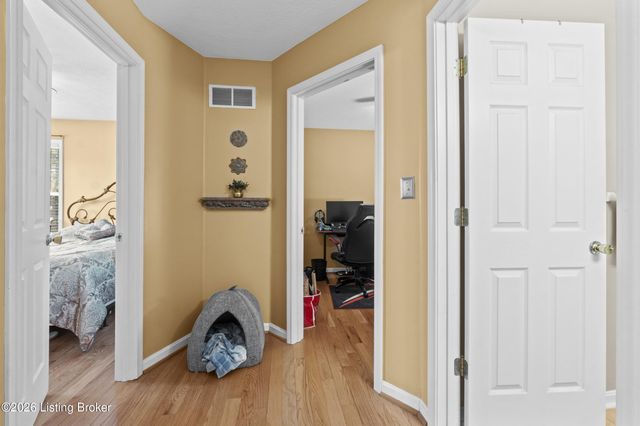 3812 Fieldside Cir, Louisville, KY 40299