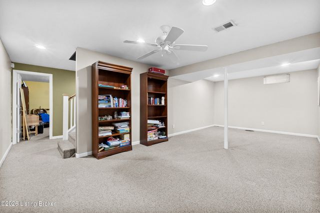 3812 Fieldside Cir, Louisville, KY 40299