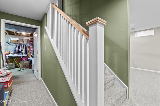 3812 Fieldside Cir, Louisville, KY 40299