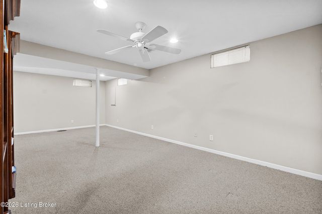 3812 Fieldside Cir, Louisville, KY 40299