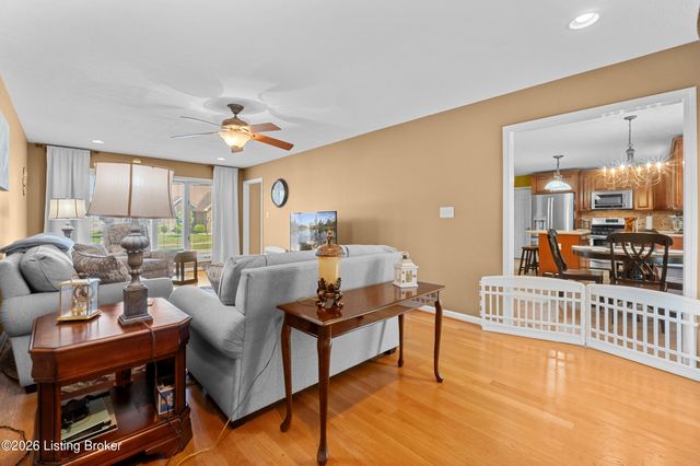 3812 Fieldside Cir, Louisville, KY 40299