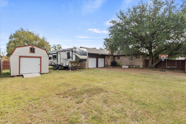 201 Collins Drive, Terrell, TX 75160