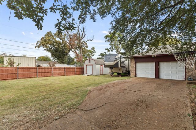 201 Collins Drive, Terrell, TX 75160