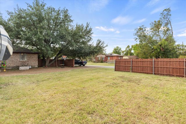 201 Collins Drive, Terrell, TX 75160