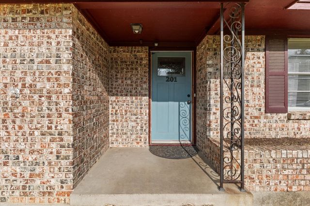 201 Collins Drive, Terrell, TX 75160