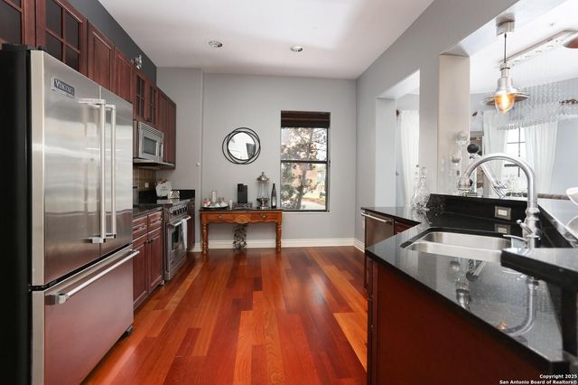 215 Center St Apt 109, San Antonio, TX 78202