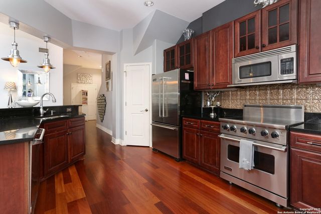 215 Center St Apt 109, San Antonio, TX 78202