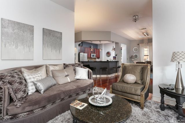 215 Center St Apt 109, San Antonio, TX 78202