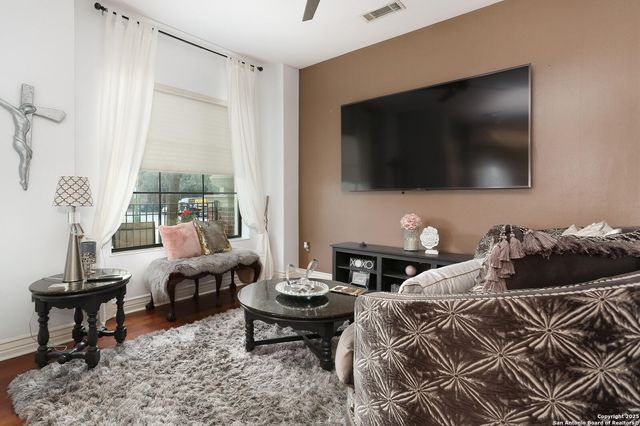 215 Center St Apt 109, San Antonio, TX 78202